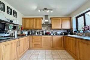 15' Kitchen/Breakfast Room- click for photo gallery